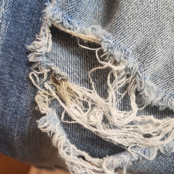 AE Tomgirl - Ripped, stretchy, Raw Ankle Cut Jeans Size: 2 - Picture 8 of 12